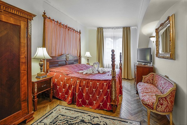 Garzotto Hotels Praha - nábytek do hotelového pokoje na zakázku www.dekorhome.lol