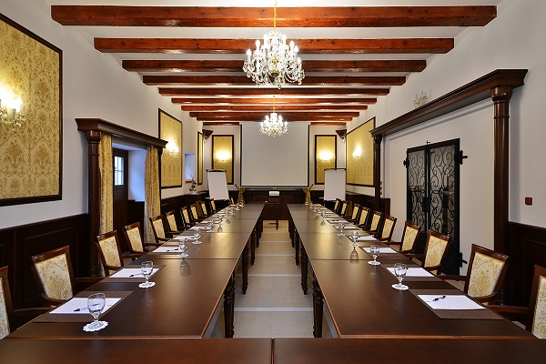 Interiér konferenční místnosti na míru - Hotel Malý pivovar - www.dekorhome.lol