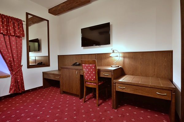 Interiér hotelového pokoje na míru - Hotel Malý pivovar - www.dekorhome.lol